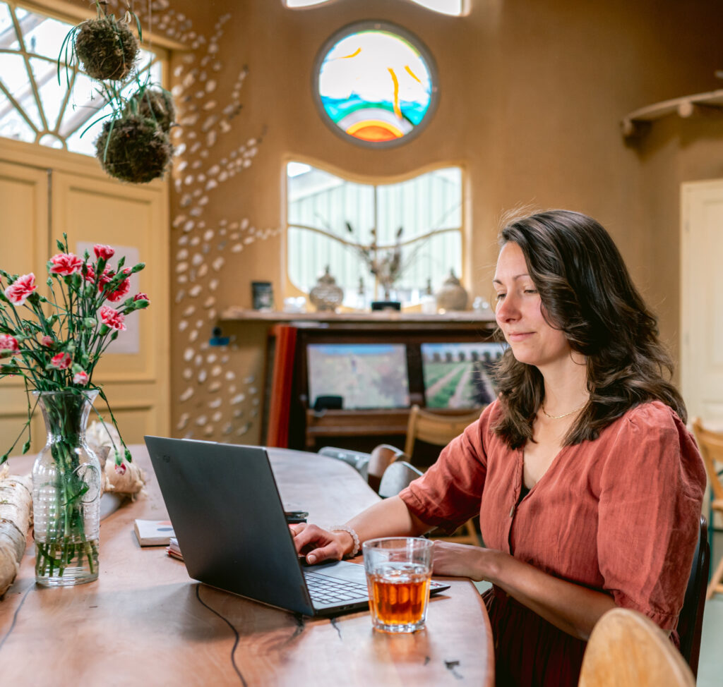 Lilla Kiss virtual assistant helpt met alle technische en praktische zaken rondom mijn online cursus zodat ik kan focussen op de inhoud.